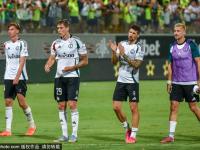 1xBit体育直播-包含波兰足球冠军联赛中球员个个奋力拼搏，各显身手的词条