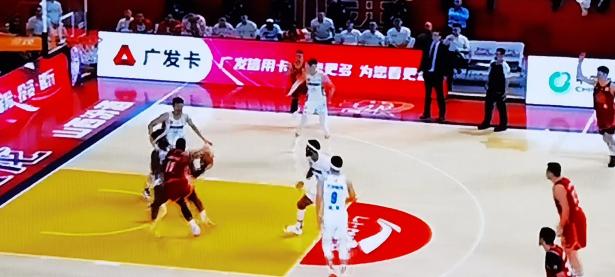 1xBit体育在线登录-体育赛场上出现突发状况，引发广泛关注