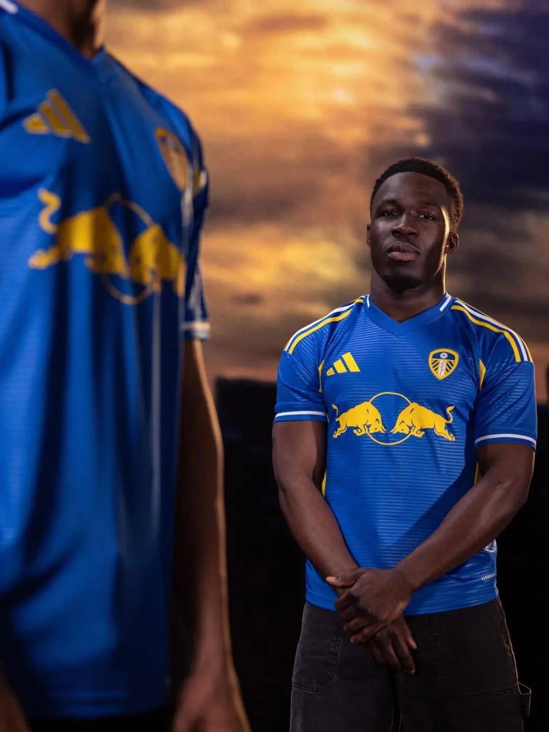 利兹联客场战平阿拉巴，保持领先位置