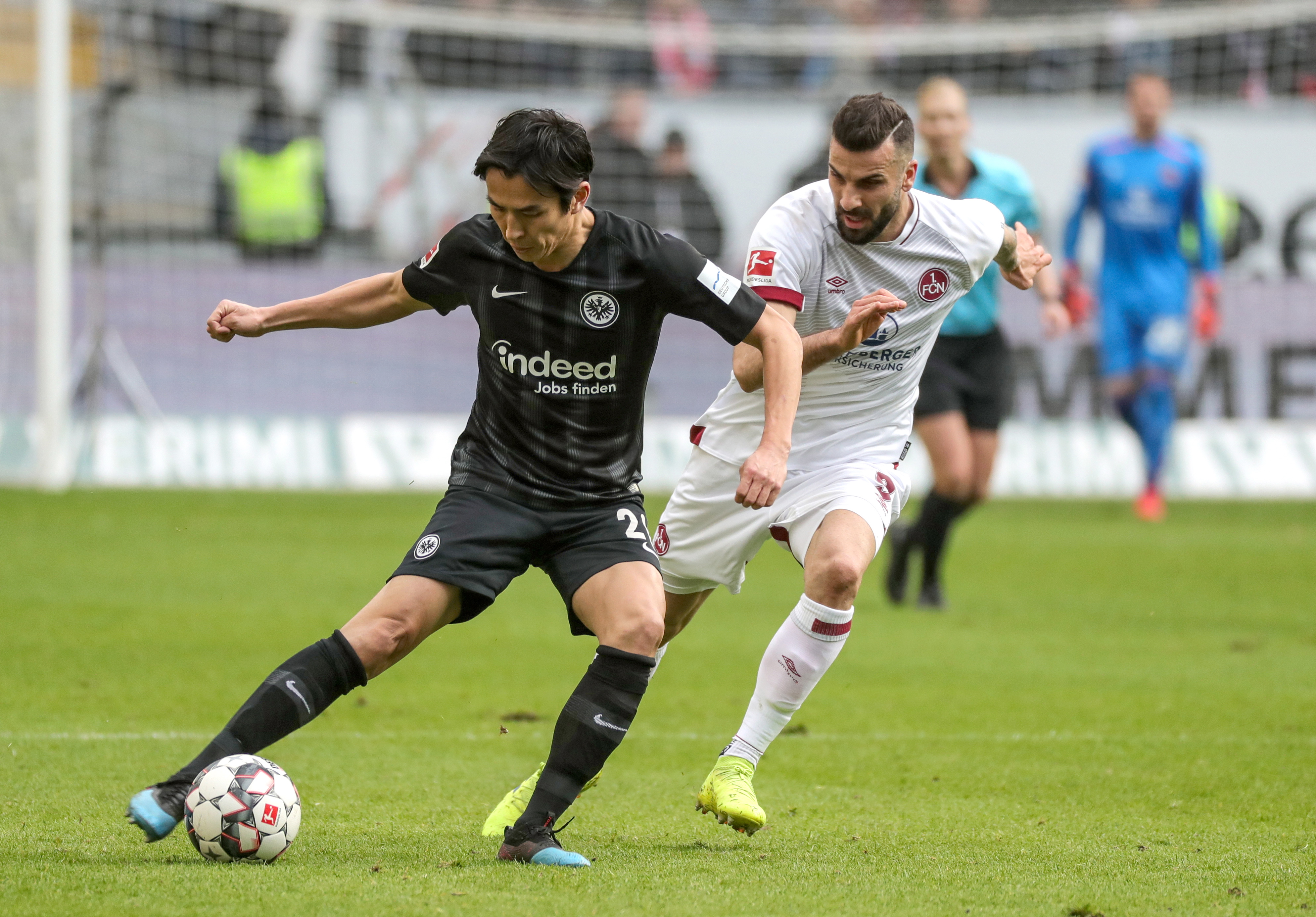 纽伦堡球员拼尽全力，最终夺得胜利