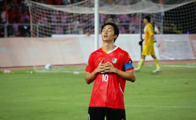 热情燃烧！球队比拼实力火药味浓烈